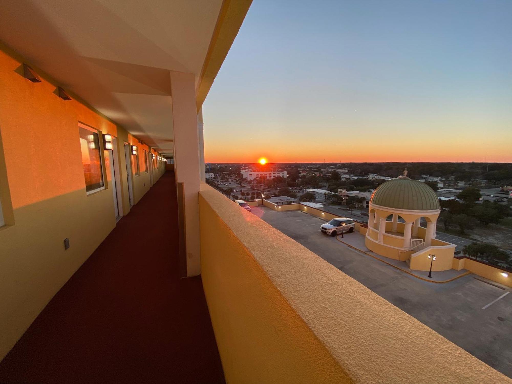 Camelot By The Sea Ocean Front Condo Миртъл Бийч Екстериор снимка