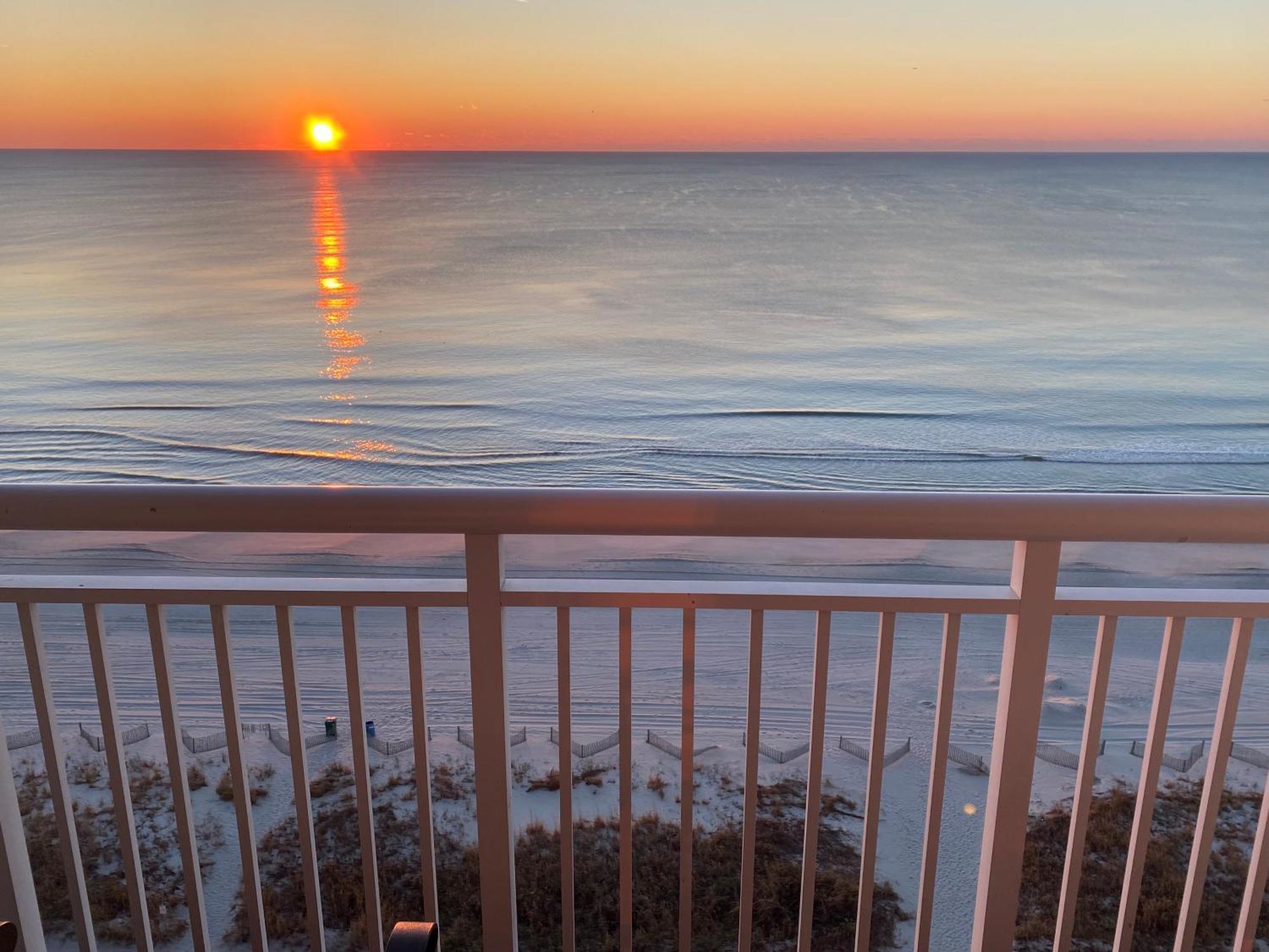 Camelot By The Sea Ocean Front Condo Миртъл Бийч Екстериор снимка